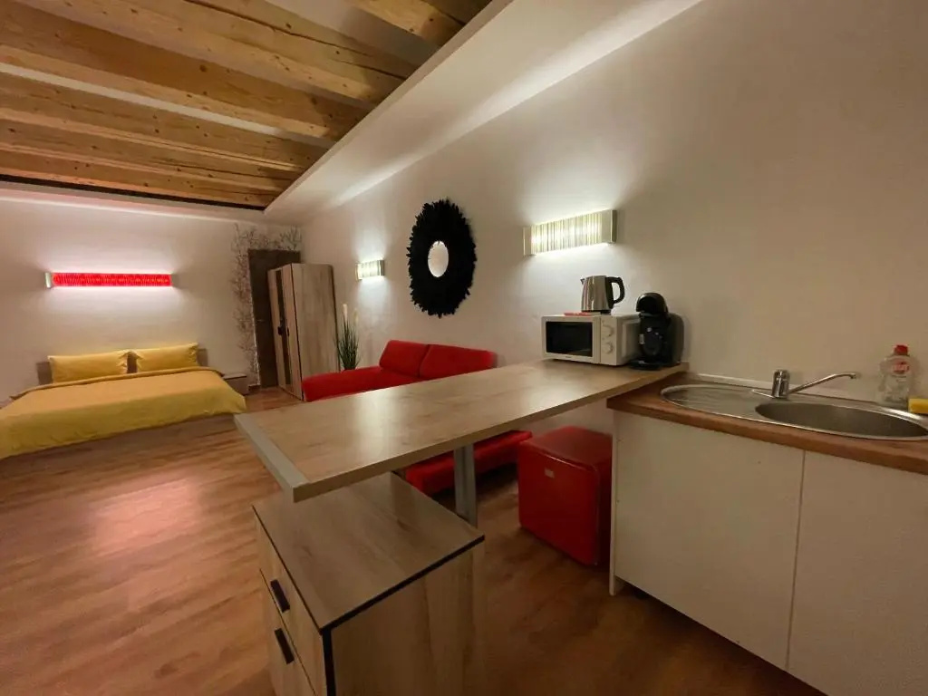 NEW Workspace Studio Savoya9 Self Check in Old City Center