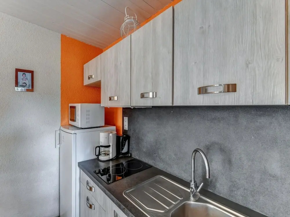 Cottage With Swimming Pool and Activities