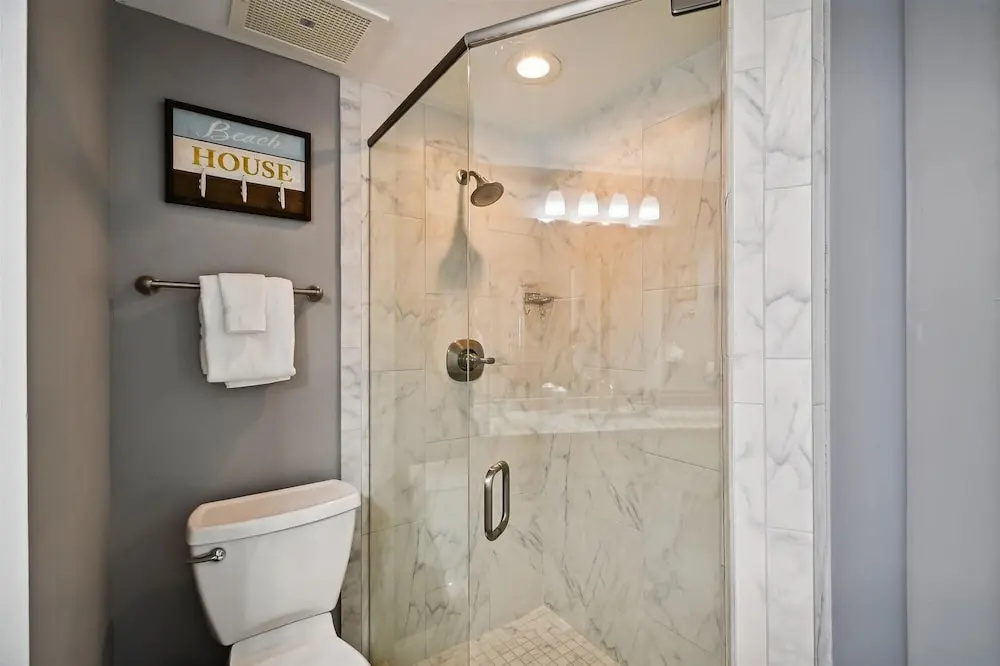 Waterview Towers 732 3 Bedroom Condo by RedAwning
