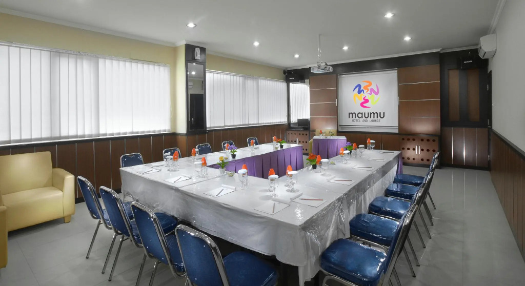Maumu Hotel & Lounge