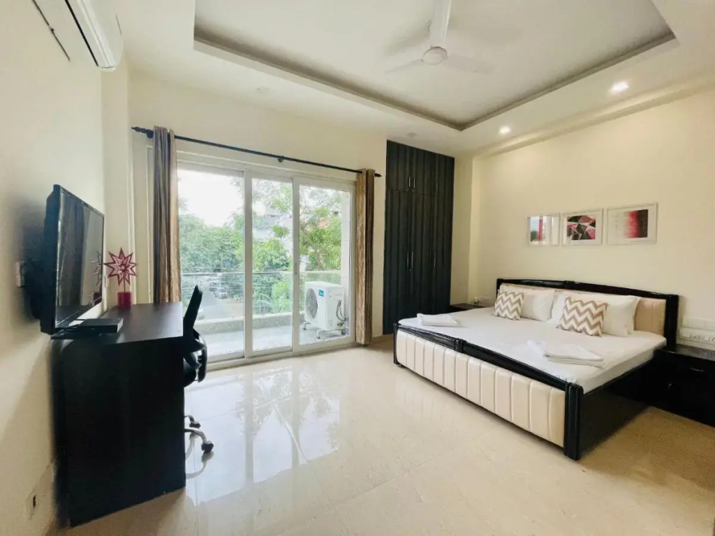 BluO 1BHK - DLF CyberCity, MG Road - Balcony, Lift