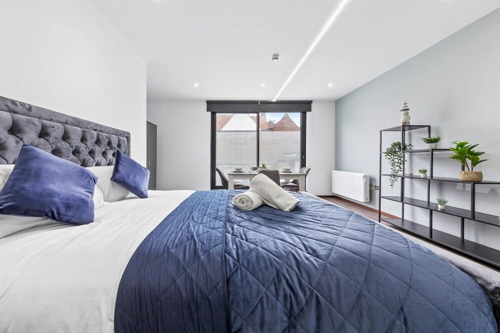 Modern Spacious Sleeps 4 Studio Golders Green