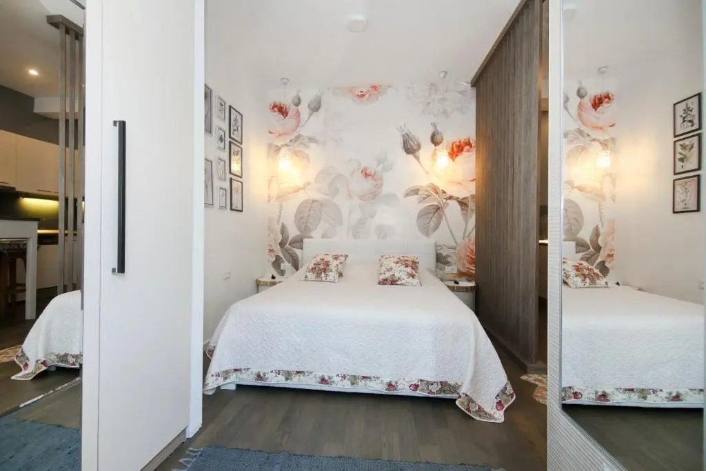 Anna Apartments