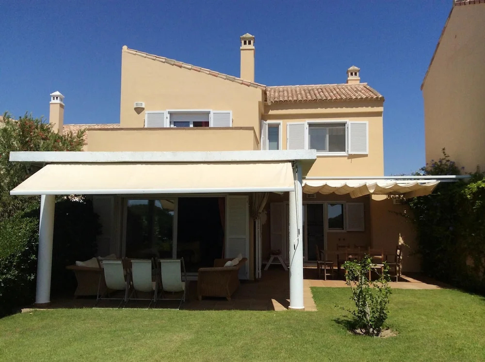 House With 4 Bedrooms in Chiclana de la Frontera, With Wonderful sea V