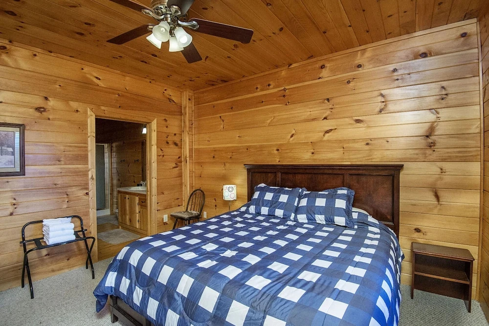 Dunder Mountain Views Cabin Retreat cabin
