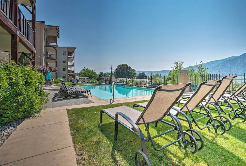 Lake Chelan Condo, Walk to Brewery & Wineries