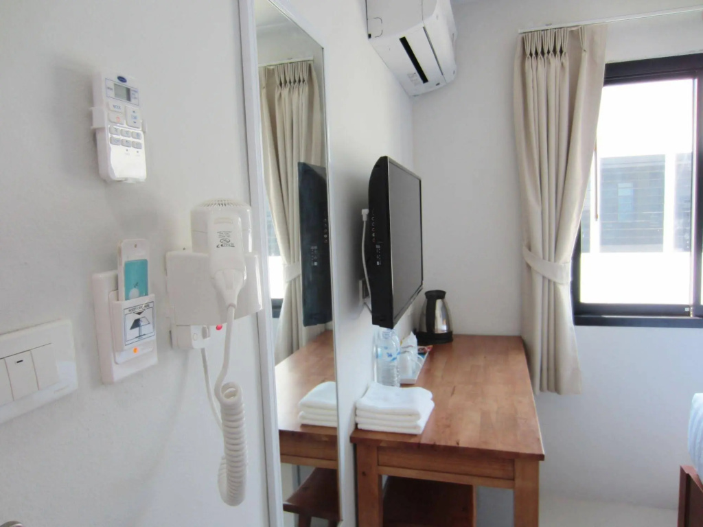 Tiya House Rooms & Cafe