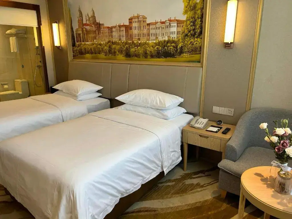 Vienna International Hotel (Wuhan Miaoshan Institute of Technology)