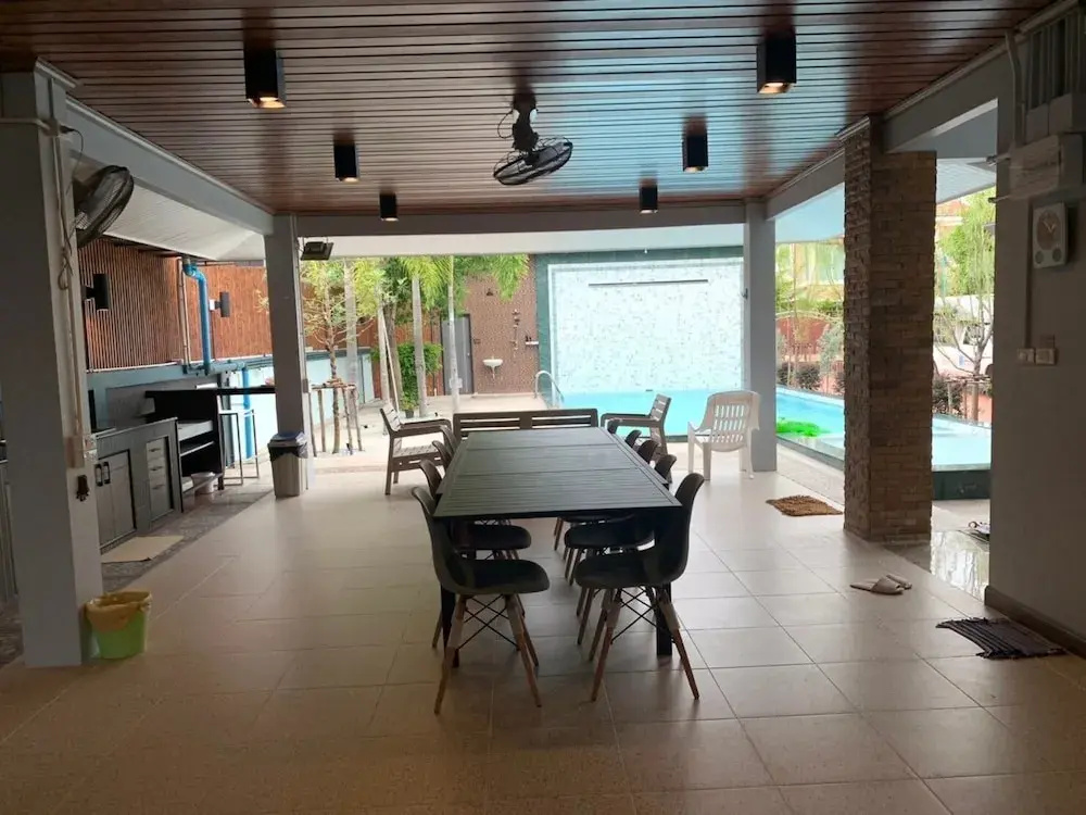 Lets Chill Pool Villa Najomtien Sattahip