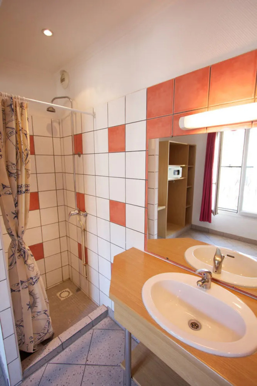 Bastille Hostel