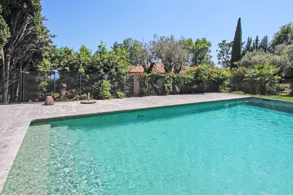 A Luxurious, 5-bedroom Villa in Vence With a Swimming Pool and Spaciou