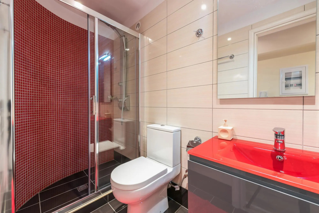 An Impressive 2 bdr Apt in Glyfada