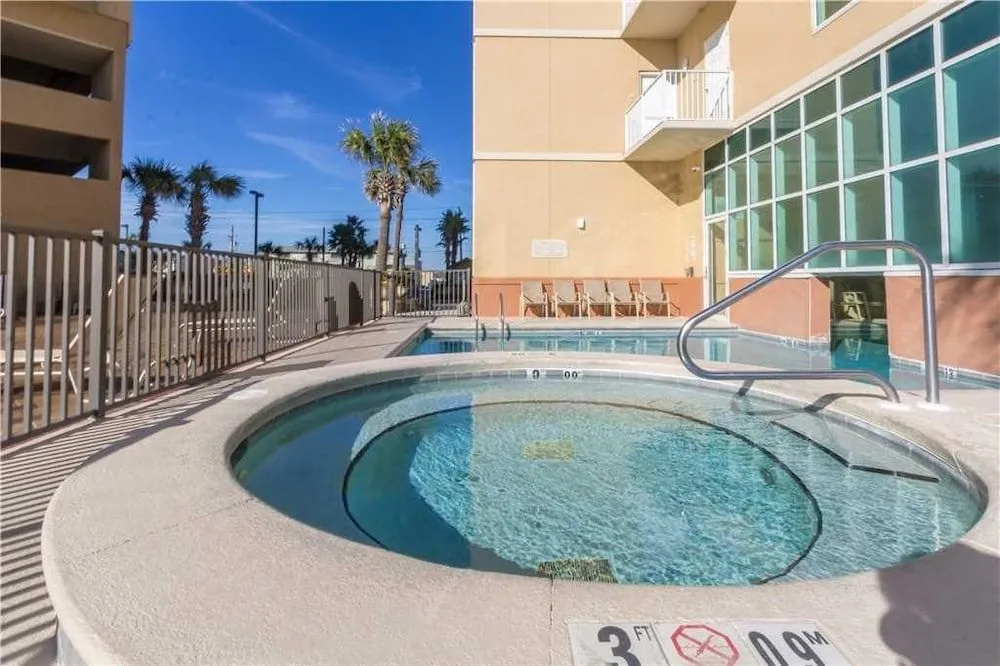 Seawind 1002 - 3 Br condo by RedAwning