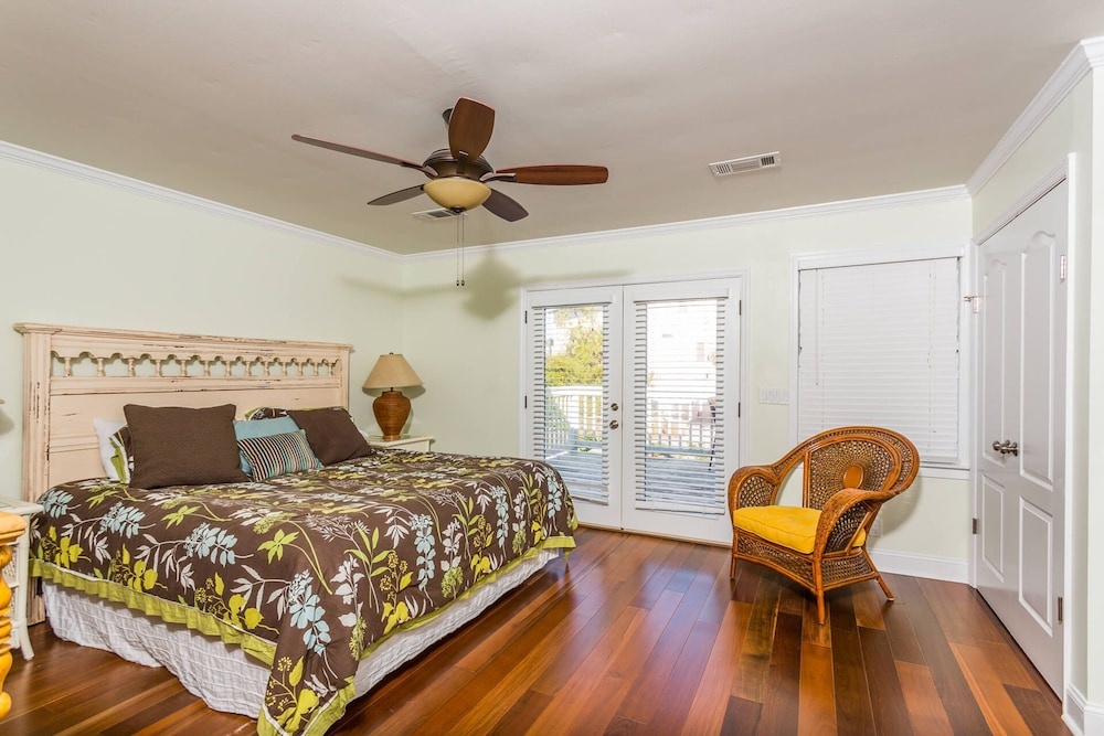 4219 13th Street by Hodnett Cooper