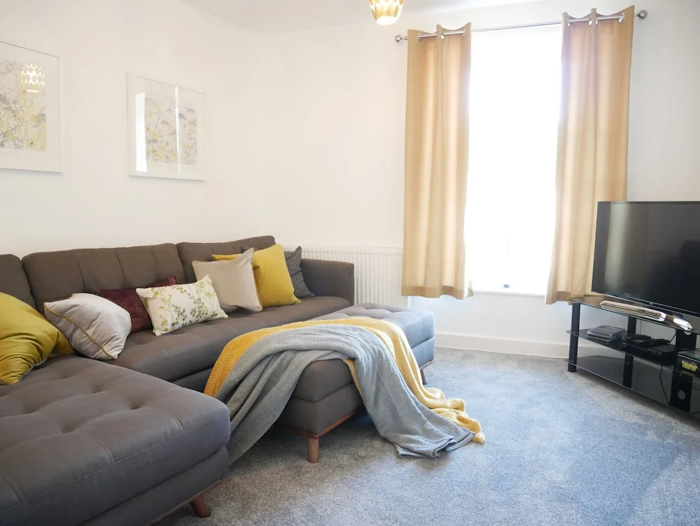 The Courtyard, 4 - Bed, Sleeps 6, Pets Welcome