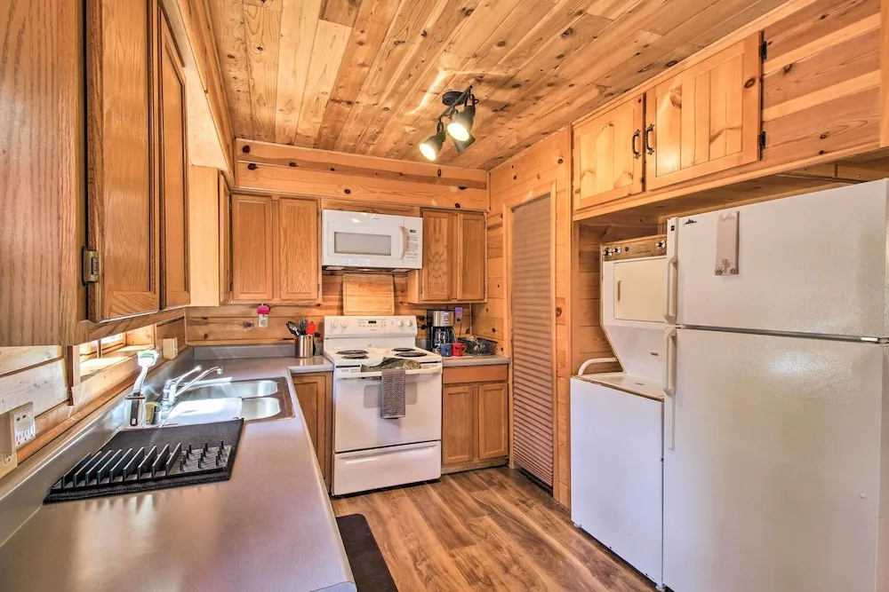 Pinetop-Lakeside Cabin with Deck Hike, Ski and Golf