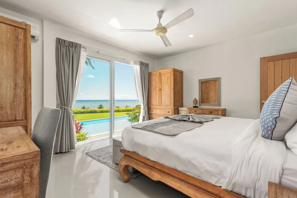 Beachfront 3 Bedroom Villa