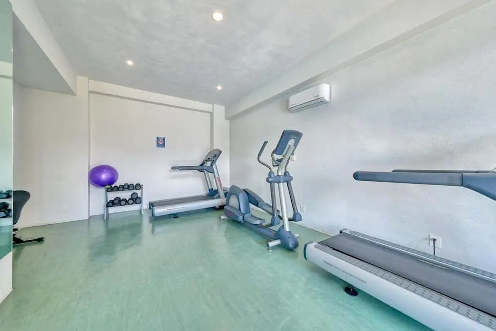 1BR Apartment - Private Balcony - Pool - Gym