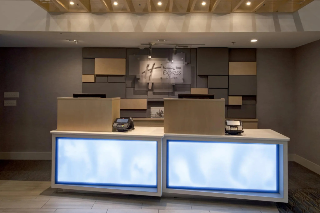 Holiday Inn Express & Suites Interstate 90 by IHG