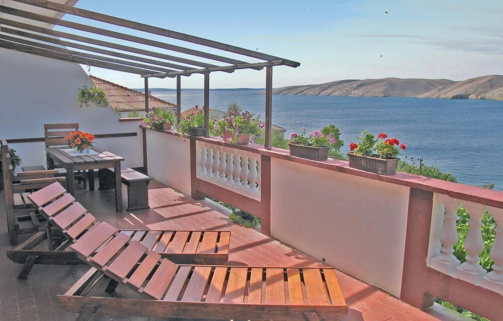 Awesome Apartment in Miskovici With 4 Bedrooms