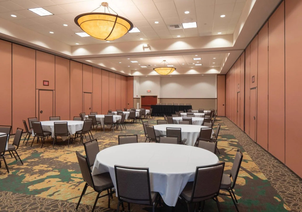 Holiday Inn Stevens Point - Convention Center by IHG