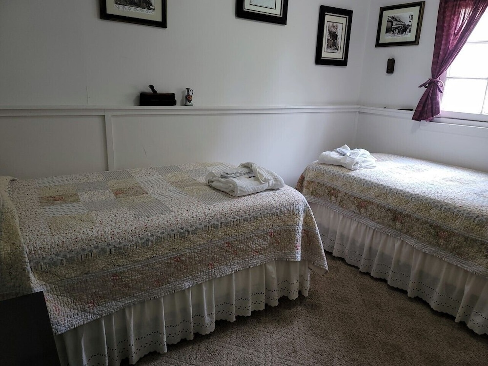 McCarthy Lodge Resort