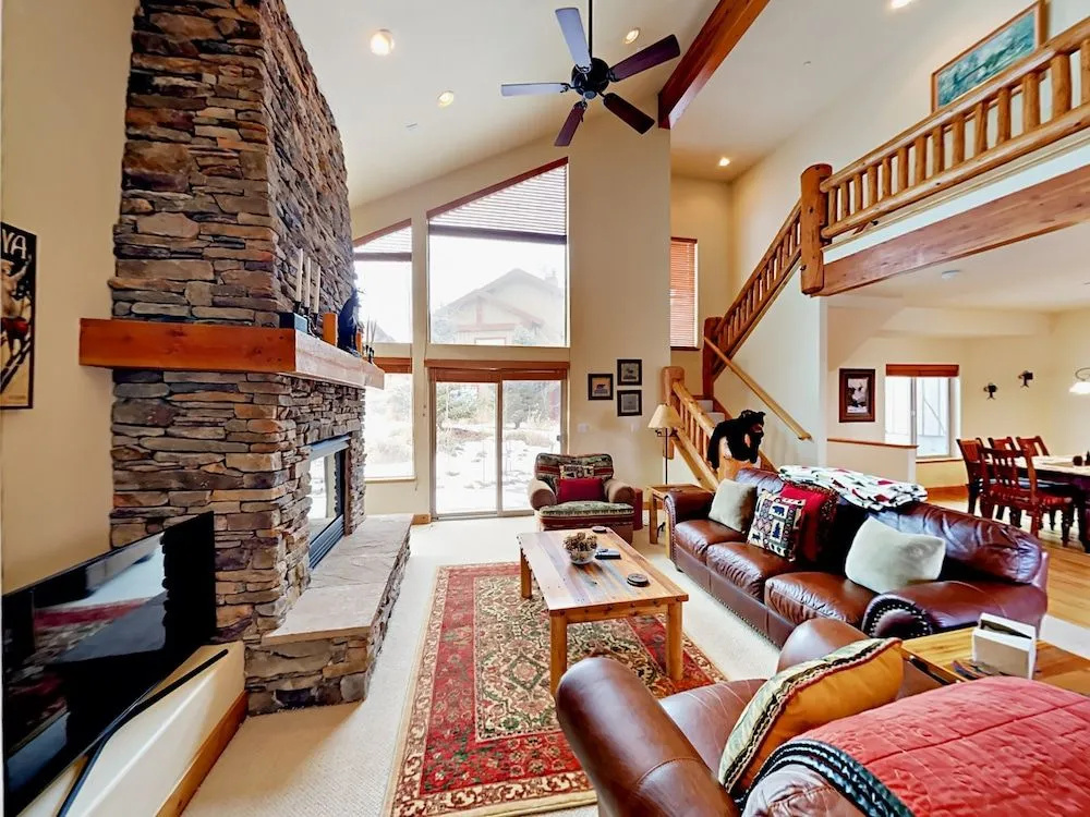 8437 Pointe Dr Home