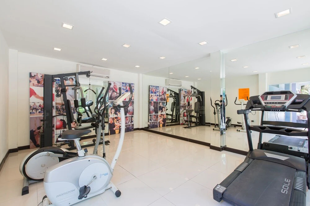 Kris - Modern Spacious 2 Bedrooms Condo with Pool