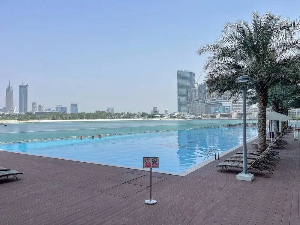 Peaceful and Airy 1-bedroom Apartment With the Palm Beach View