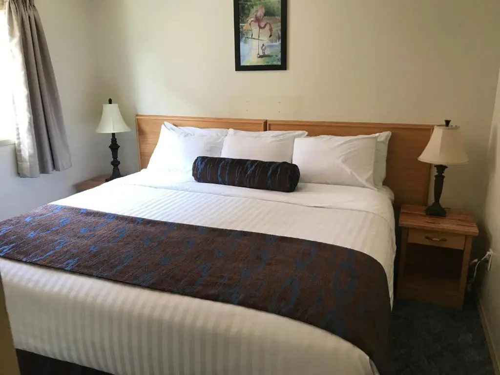 SlumberLodge Hotel