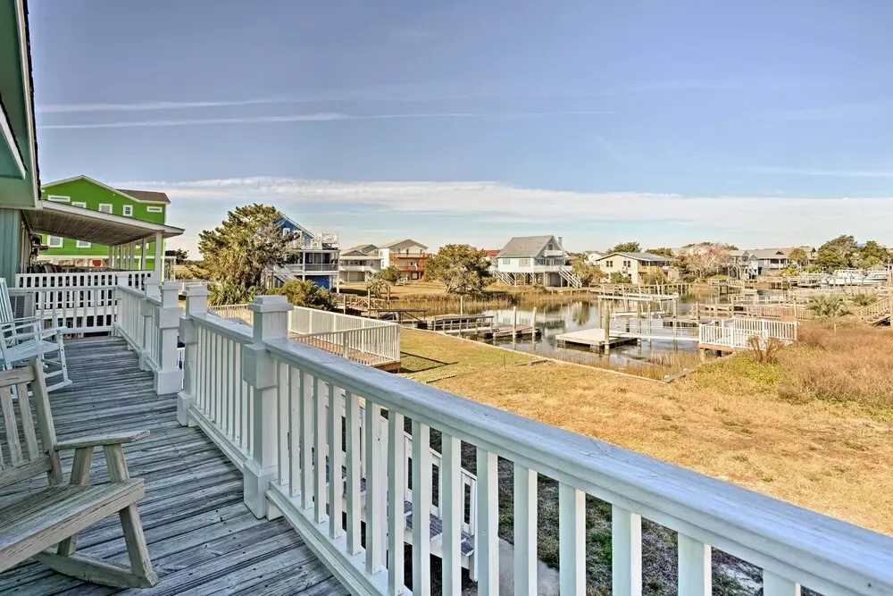Steps to Shore! Group Retreat in Holden Beach
