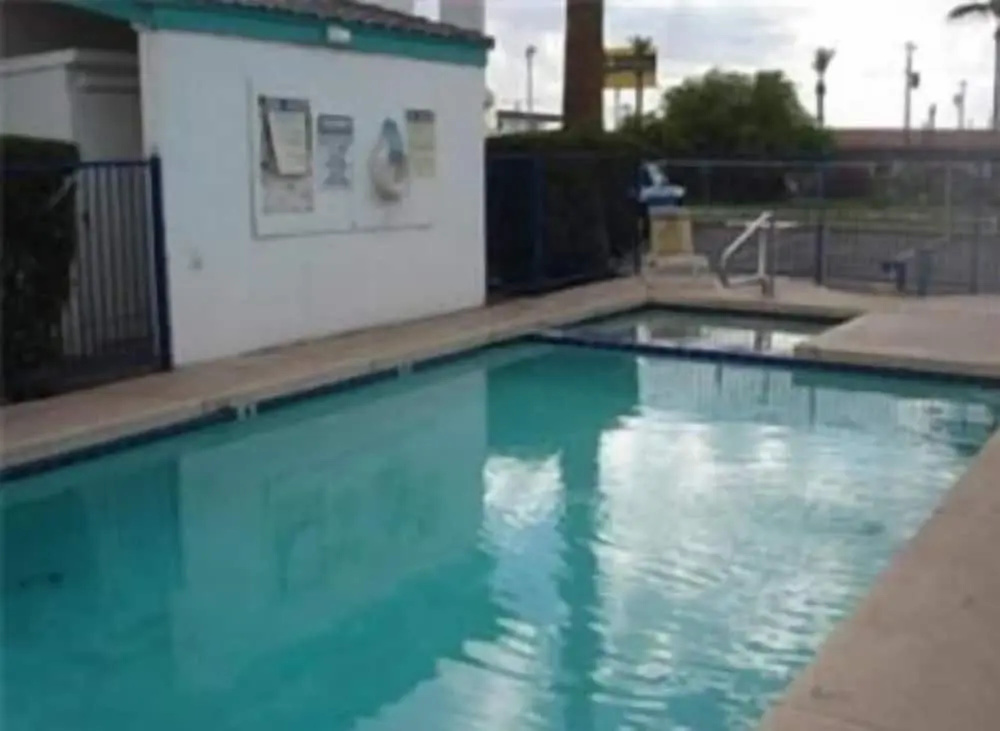 Colonade Motel Suites