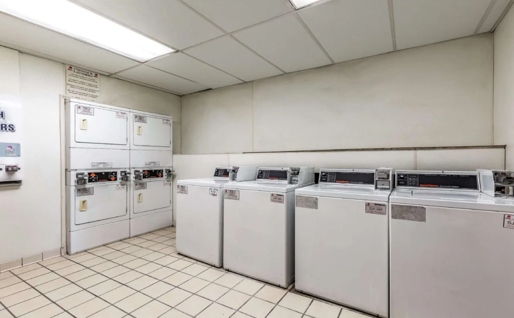 Red Roof Inn PLUS & Suites Houston - IAH Airport SW