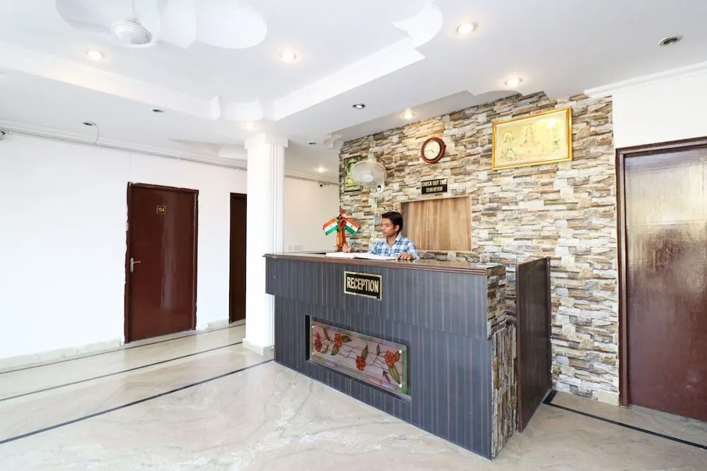 OYO 6706 Hotel New Sunder Residency