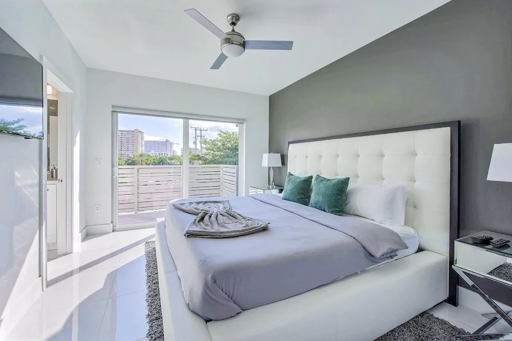 1315 North Ocean Blvd Townhouse by RedAwning