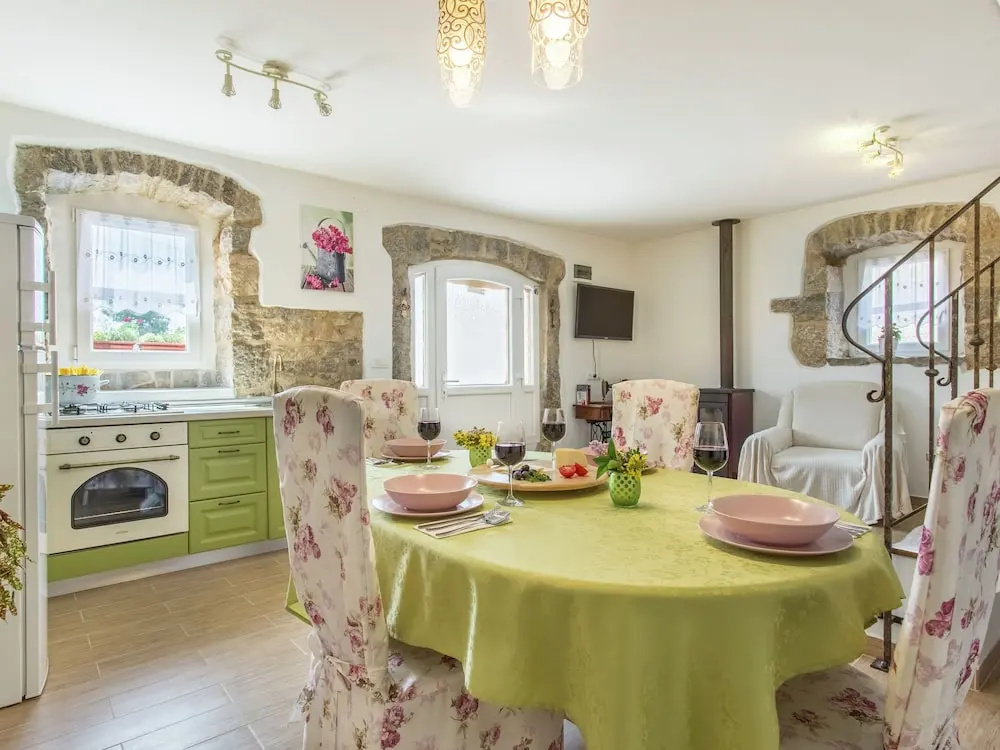 Beautiful, Tasteful Villa in the Village of Milohnici on the Island of Krk, Beach at 3 km