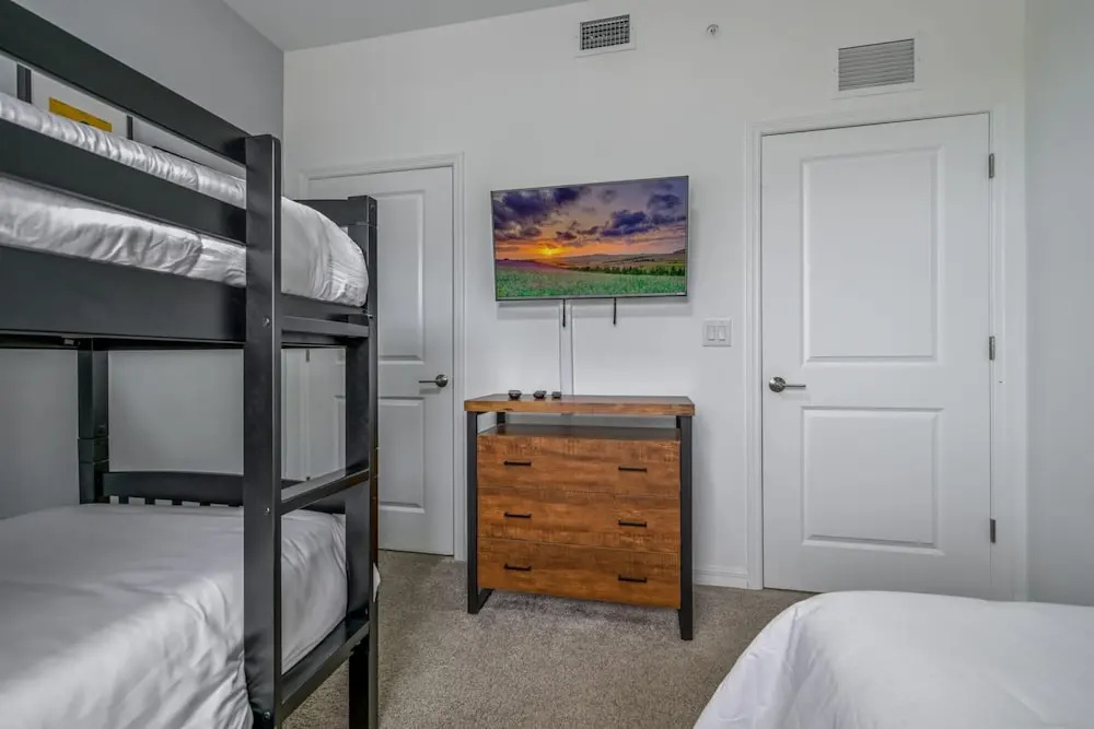 Spacious Beautiful 3-br Condo Prime Location