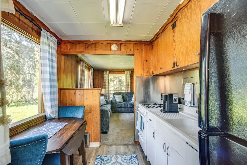 Dog Friendly: Cabin w/ Yard & Mtn Views in Cascade