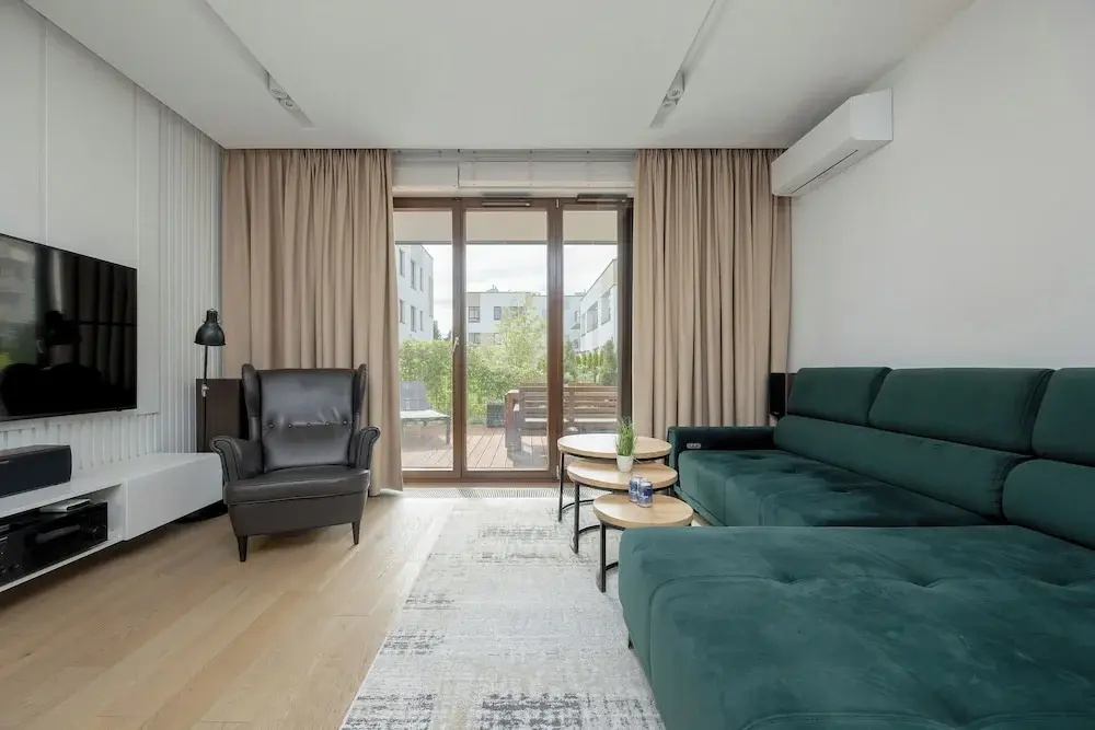 Family 3-bedroom Apartment by Renters