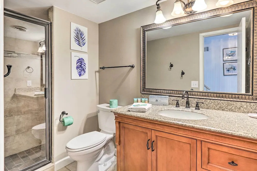 Vintage Hilton Head Island Condo: Steps to Beach!