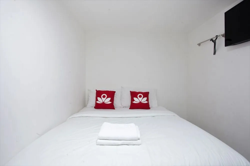 Everest Hotel by OYO Rooms
