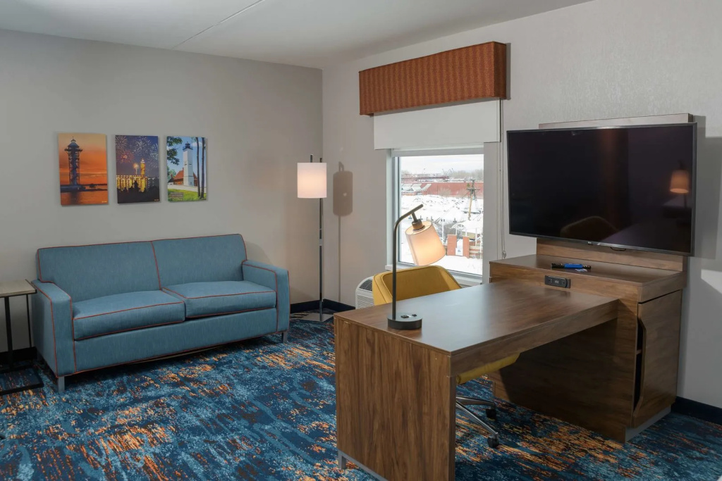 Hampton Inn & Suites Erie Bayfront