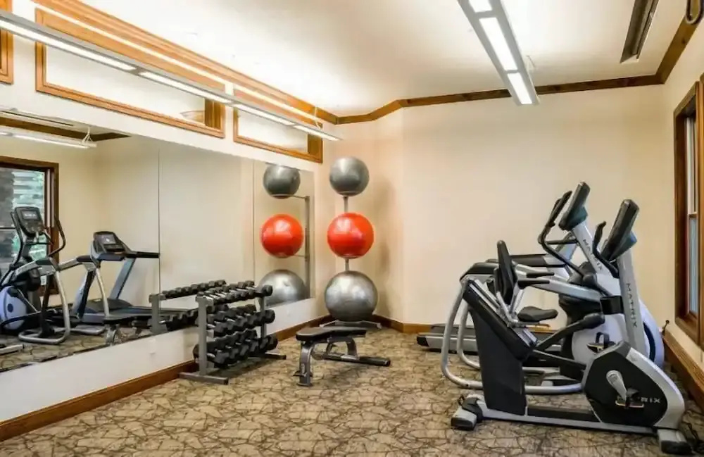 Premier Ski in, Ski-out 1 Bedroom Condo With Spectacular Views, Heated Outdoor Pool and Hot Tub, Short Walk to Village