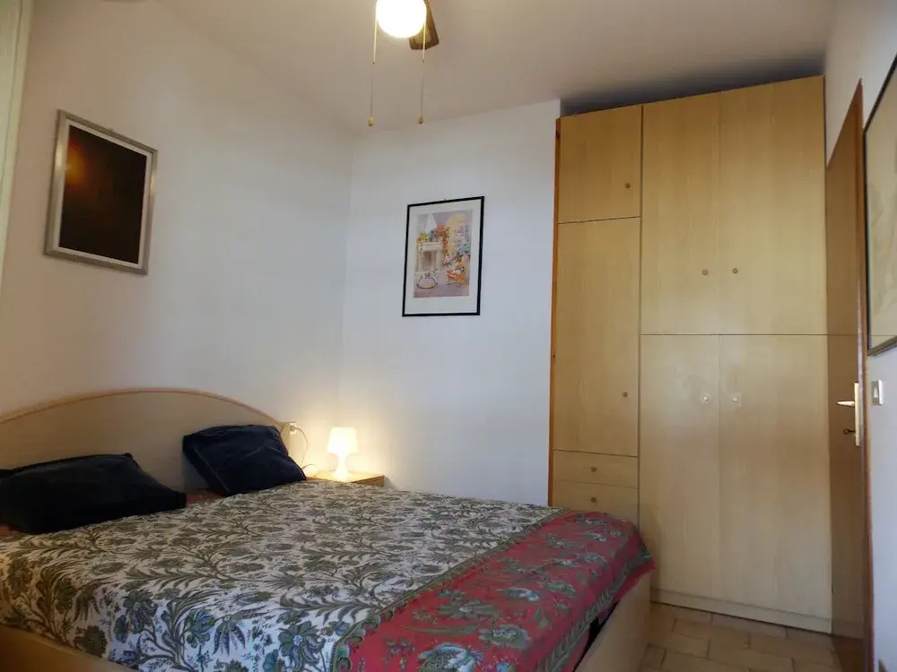 Flat With Parking Only 100m From the Beach