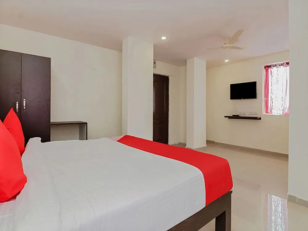 OYO 28743 Golconda Inn
