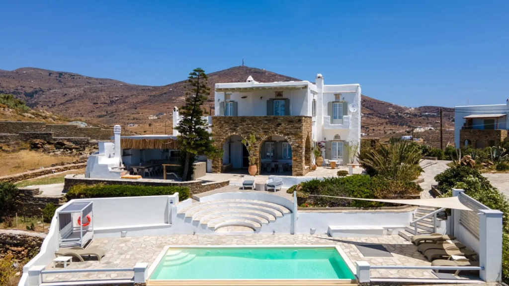 Maison Simone with private heated infinity pool & spectacular sea view