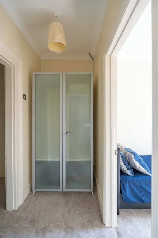 Elegant 3BR Victorian Retreat, Free Parking