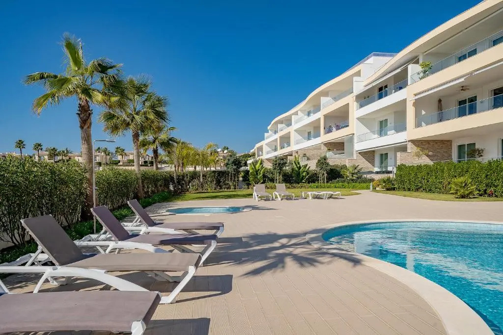 Luxury 2 Bed Apartment, Porto De Mos, 550m from Beach