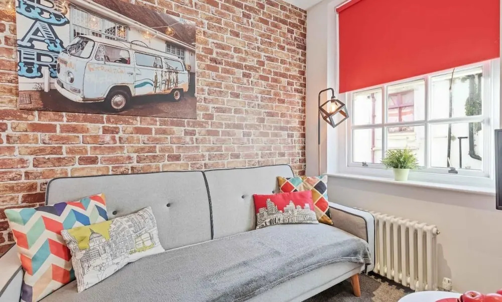Majestic Mews Apartment Super Central Sleeps 2 to 8 Guests Free Wifi