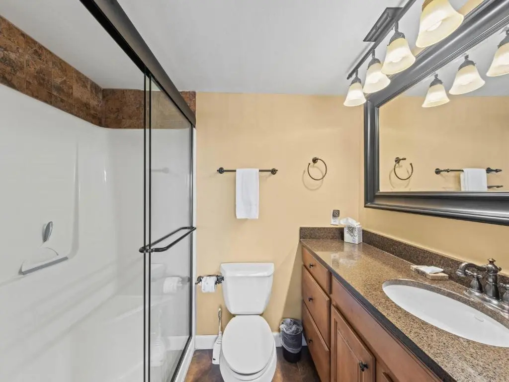 Windward Point 212, 2 Bedroom, Heated Pool Access, Bay View, WiFi, Sleeps 4